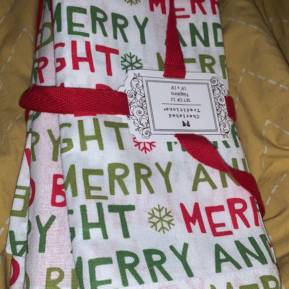 NWT Set of EIGHT (8)!!!  Christmas Napkins. GET NOW FOR HOLIDAYS